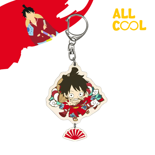 Un llavero acrílico con la forma de Monkey D. Luffy, el protagonista de One Piece, en su versión de Wano. Luffy está representado con su atuendo rojo y blanco característico de Wano, sosteniendo un sombrero de paja. El llavero tiene un diseño chibi y está colgado de un llavero metálico.
