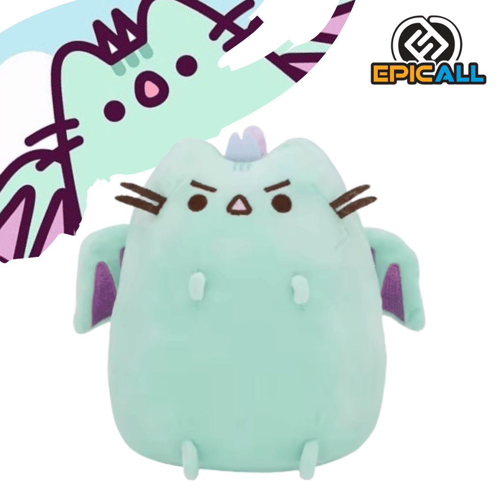 Peluche de felpa suave de Pusheen el gato disfrazado de dragón en color verde menta, con alas moradas, crestas en la cabeza, cejas fruncidas adorables y bigotes, de 16 cm de alto por 15 cm de ancho.
