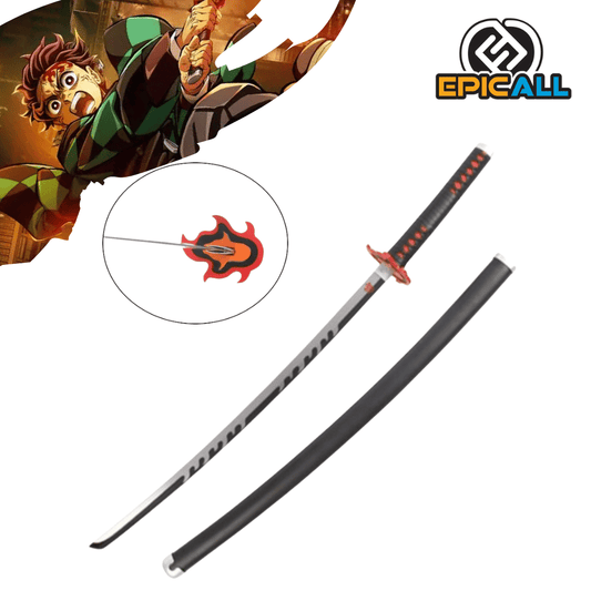 Una réplica de acero sin filo de la katana de Tanjiro Kamado de Demon Slayer, con un diseño que sugiere llamas en la hoja. La espada tiene una hoja plateada con marcas negras y rojas que simulan fuego, una empuñadura negra con detalles rojos y una guarda circular negra con un diseño interior rojo y naranja que también recuerda a una llama. También se muestra una vaina negra. En la esquina superior izquierda, se ve una ilustración de Tanjiro empuñando su espada con una expresión de lucha.
